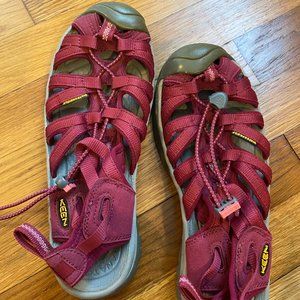 Keen Women's Whisper Closed Toed Sandals, Beet/Honeysuckle, Size 8.5